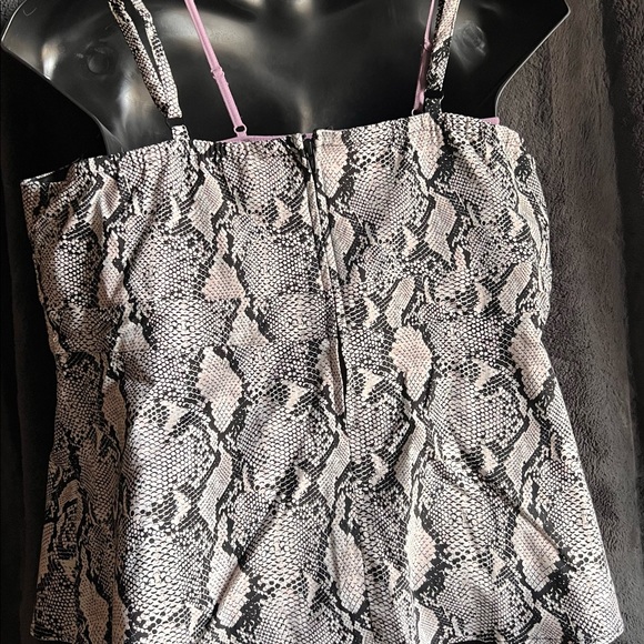 GREY SNAKESKIN PRINT BENGALINE PEPLUM CAMI - Picture 4 of 7